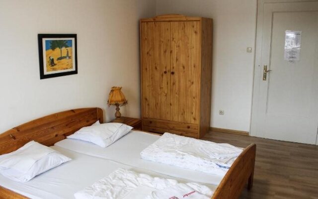 Hostel 2962