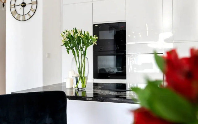 Apartment by Dziwna River With Pool Access