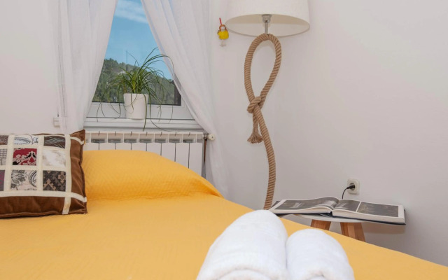 Mediterranean terrace apartment with Bikes & SUP