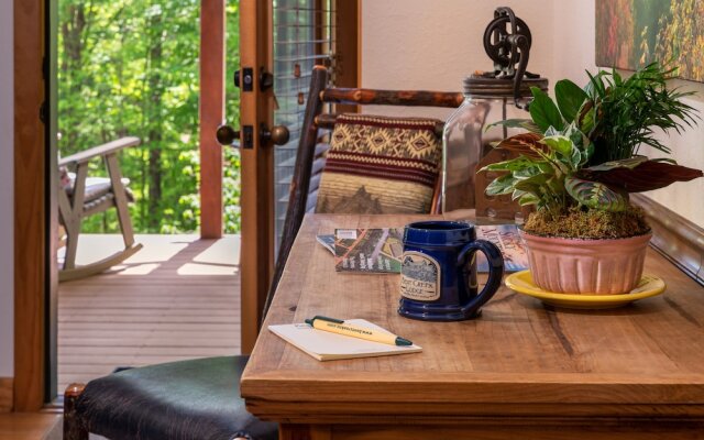 Bent Creek Lodge Bed & Breakfast