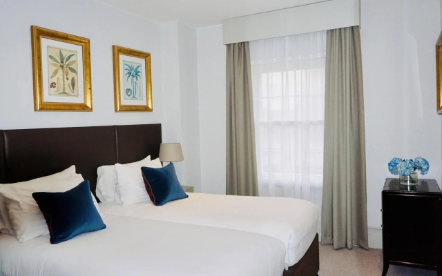 Tophams Hotel