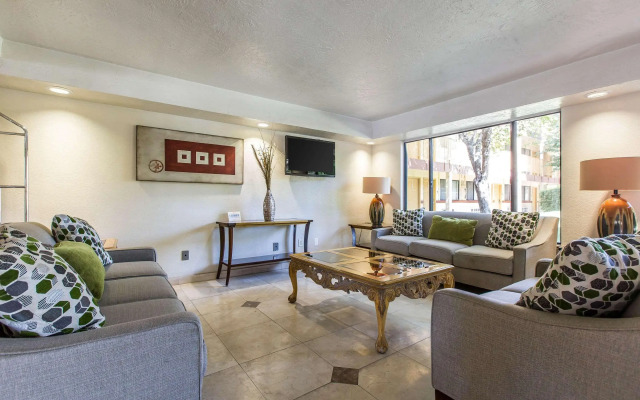 Quality Inn & Suites Bakersfield