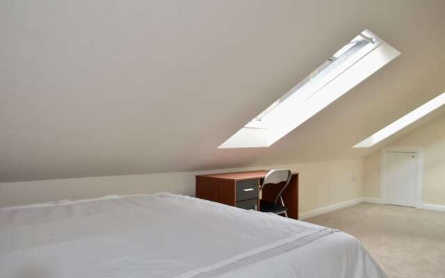 5 Bedroom Flat With Great Views In Bruntsfield