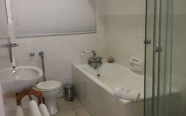 Mountain Manor Guest House & Executive Suites