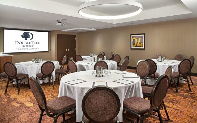 DoubleTree by Hilton Toronto Airport