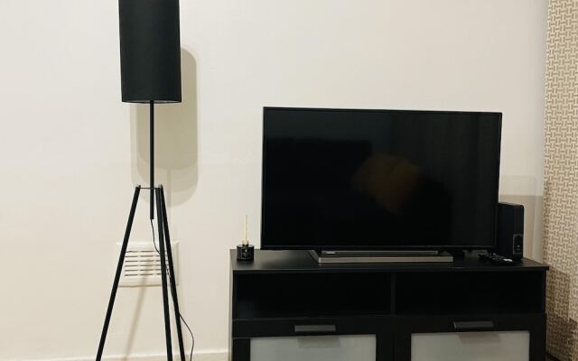 Walk to Lcy Airport/ Excel /dlr 1Br Flat