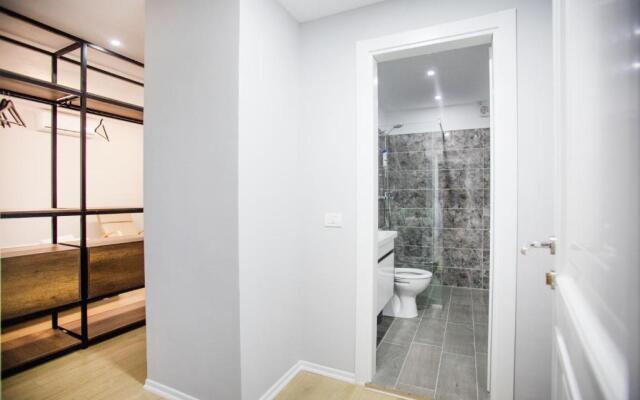 4 BR apartment & BBQ veranda