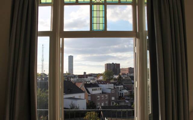 Hostel Roots