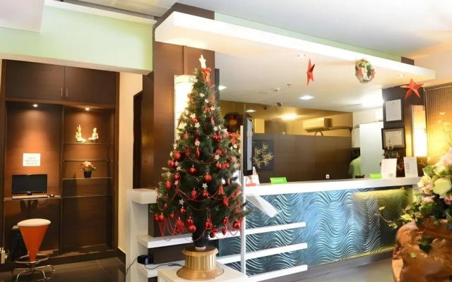 Bamboo Inn Hotel & Cafe