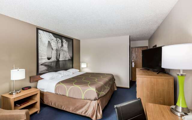Super 8 by Wyndham Hays KS