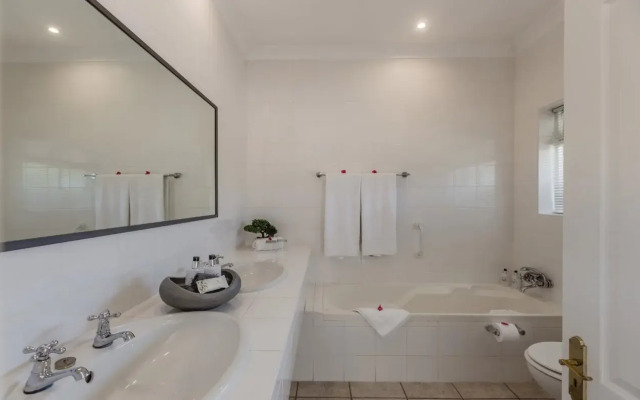 Redbourne Country Lodge- Lion Roars Hotels & Lodges