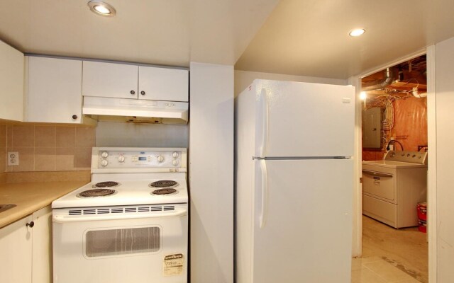 Pelicanstay in Churchill Meadows