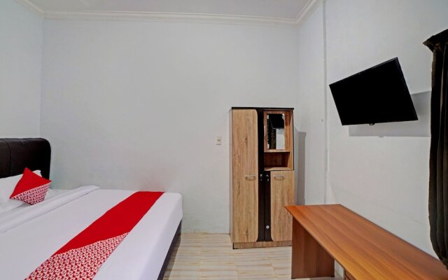 Madina Residence by OYO Rooms