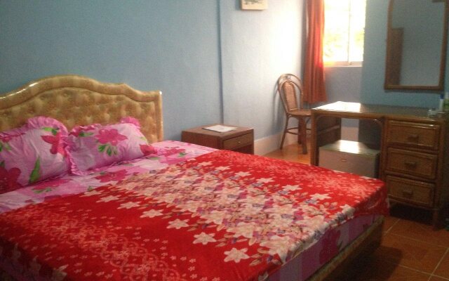 Retox Guesthouse& Bar