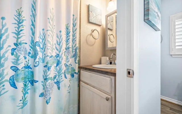 Purple Pelican Paradise by Ryson Vacation Rentals