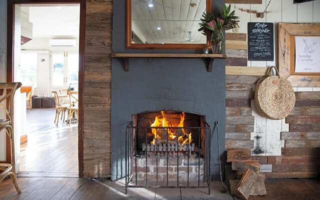 Robertson Public House