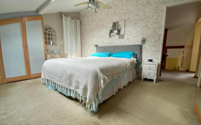 Charming villa, tranquillity by the forest
