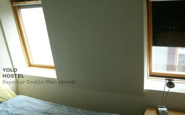 Yolo Hostel