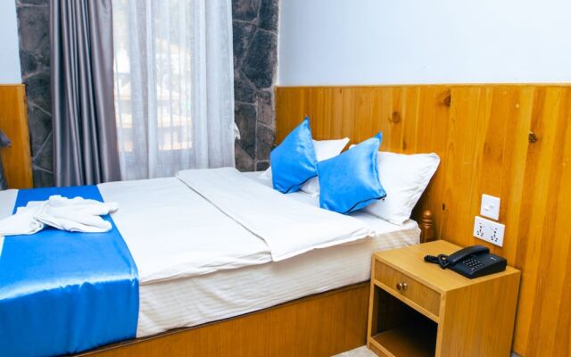 Roamers Inn - Hostel
