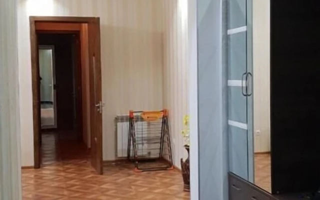 Apartment on Kandelaki Str.