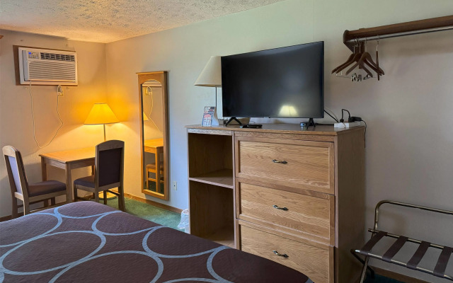 Super 8 by Wyndham Chaska