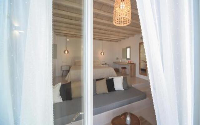 THA-LIA Myconian Suites and Studios