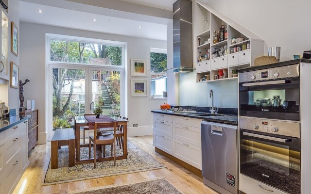 Cheverton Road Townhouse