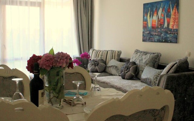Apolonia Resort