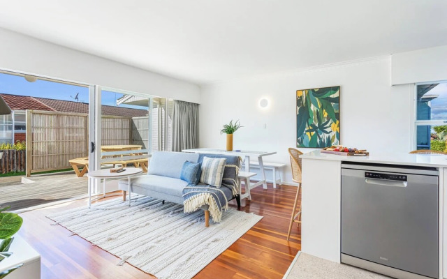 Takapuna 2 Br House Near Beach W/ Parking