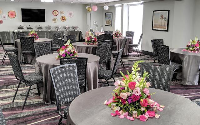 Best Western Plus Commerce Hotel