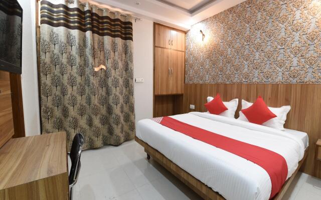 OYO 14387 Luxury Inn