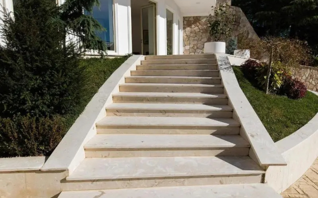 Chateau Linza Resort