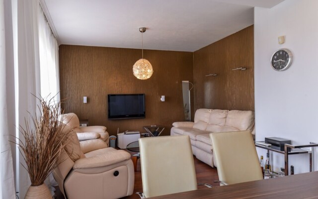 FM Luxury 2-BDR Apartment - Vitosha Blvd.