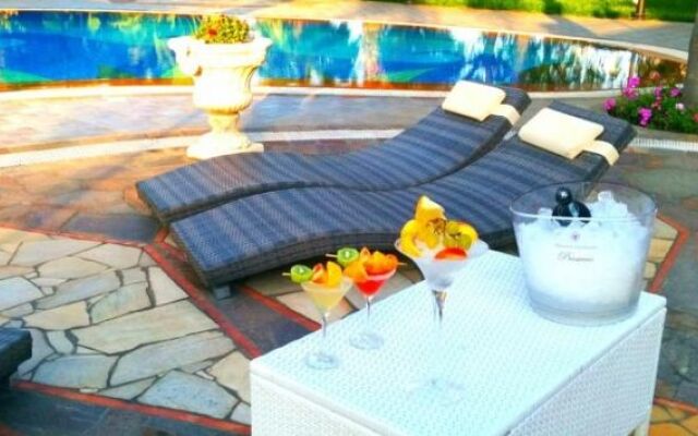 VV Holiday Villa