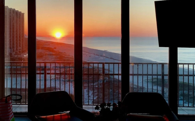 Phoenix Ix 608 3 Bedroom Condo