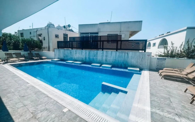 Sunny Blue Hotel