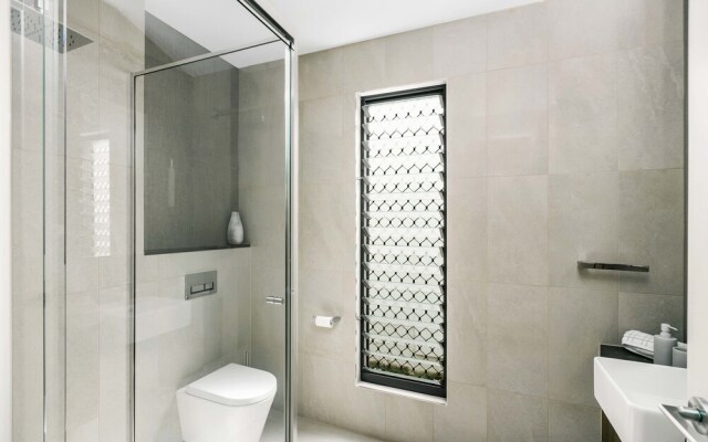 Esprit 10a Palm Cove