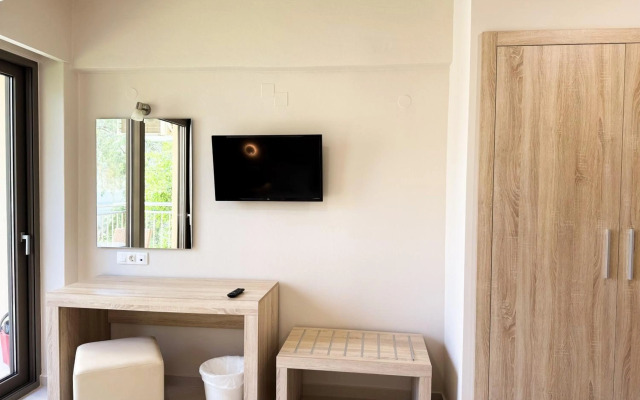 Acropolis Apartments