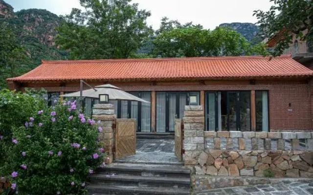 Jinta Xiangu Holiday Town