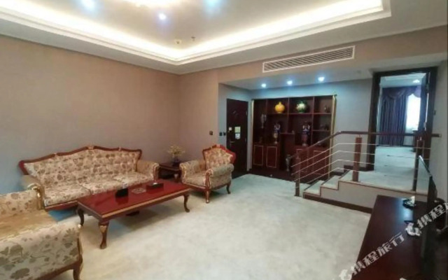 Hefeng Huarong Business Hotel