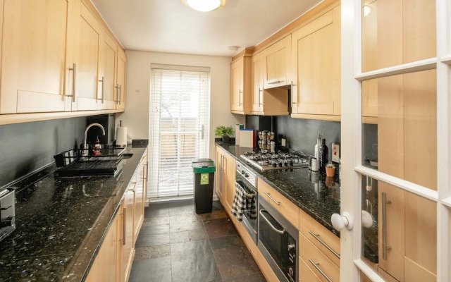 Serene Garden Flat - Steps From Tower Bridge