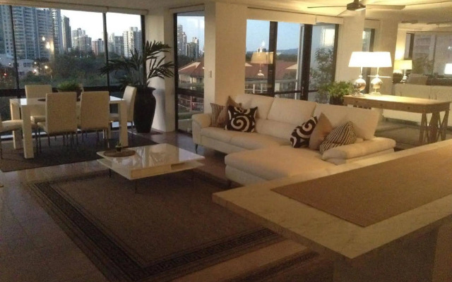 Surfers Plaza Resort