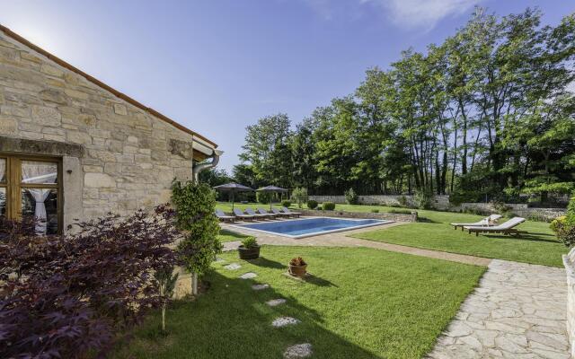 Lipa in Krnica with 4 bedrooms and 3 bathrooms