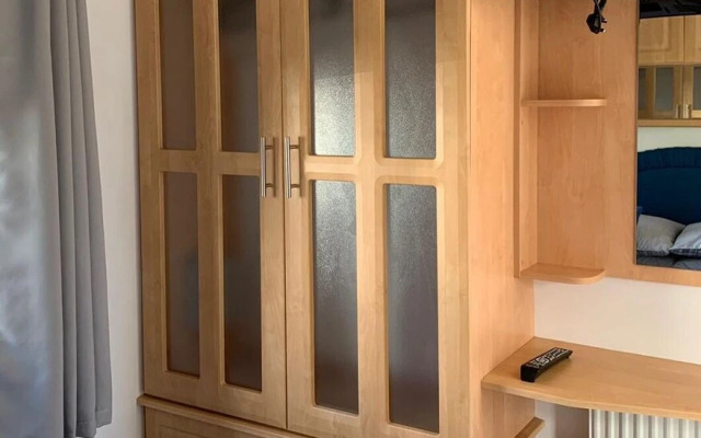 Beautiful 3-bed Caravan on Holiday Park