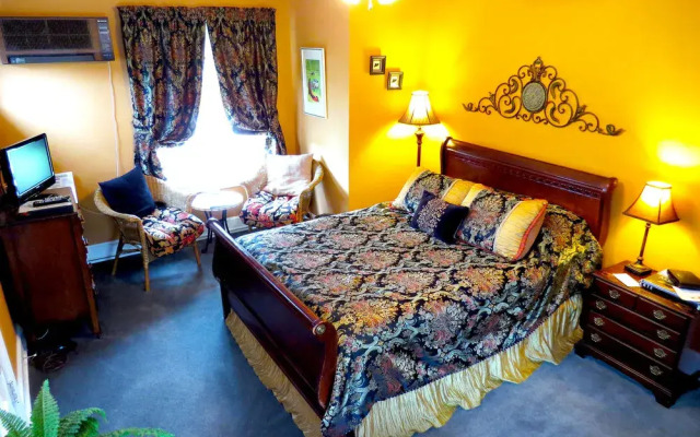 Inn on Crescent Lake Bed and Breakfast
