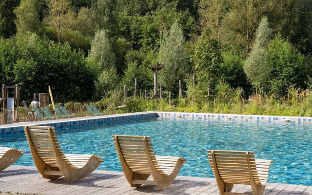 Bungalow With Pool Access