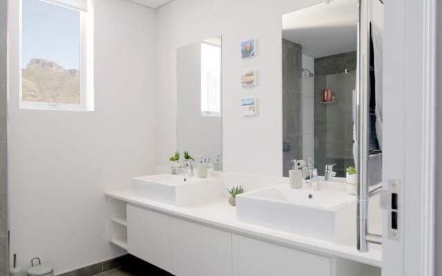 Naomi By Stay Amazing