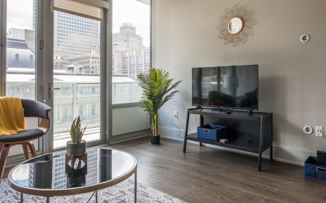 1 BR with Balcony and City Views by Frontdesk