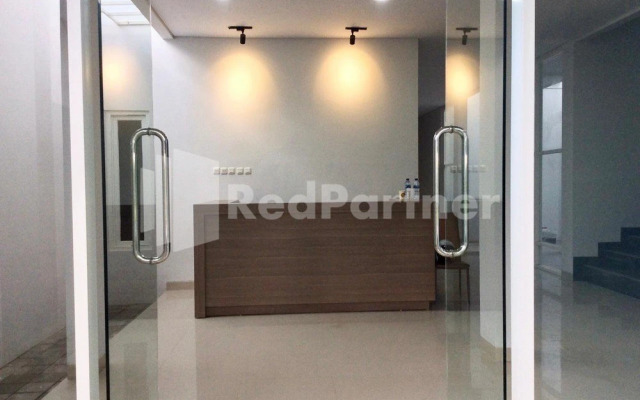 TERRA Guesthouse JEC Mitra RedDoorz