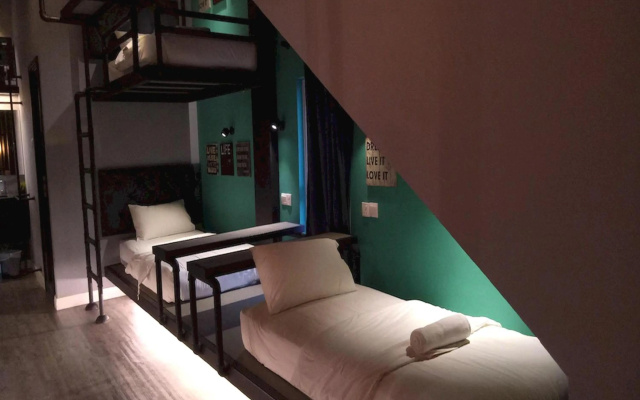 Tube Hotel Melaka – Guest Rooms – Alor Gajah